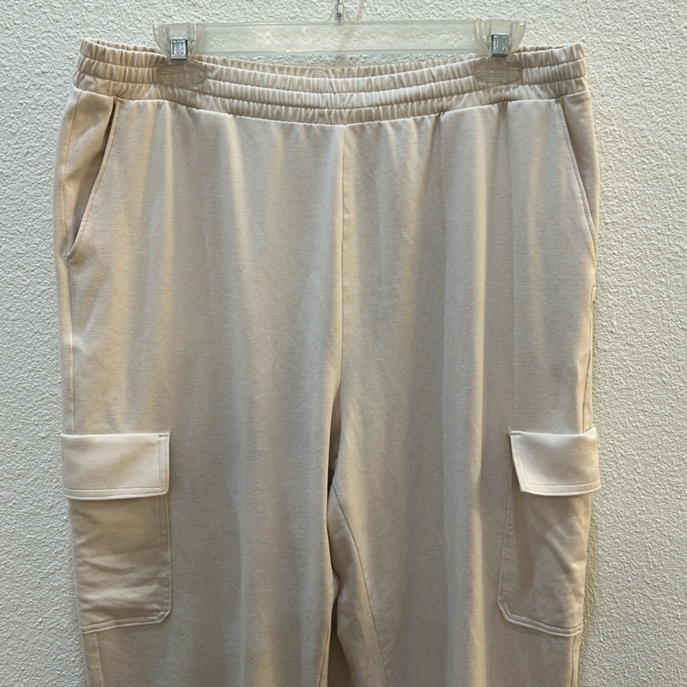 Vuori Joggers Size Large - Picture 4 of 16
